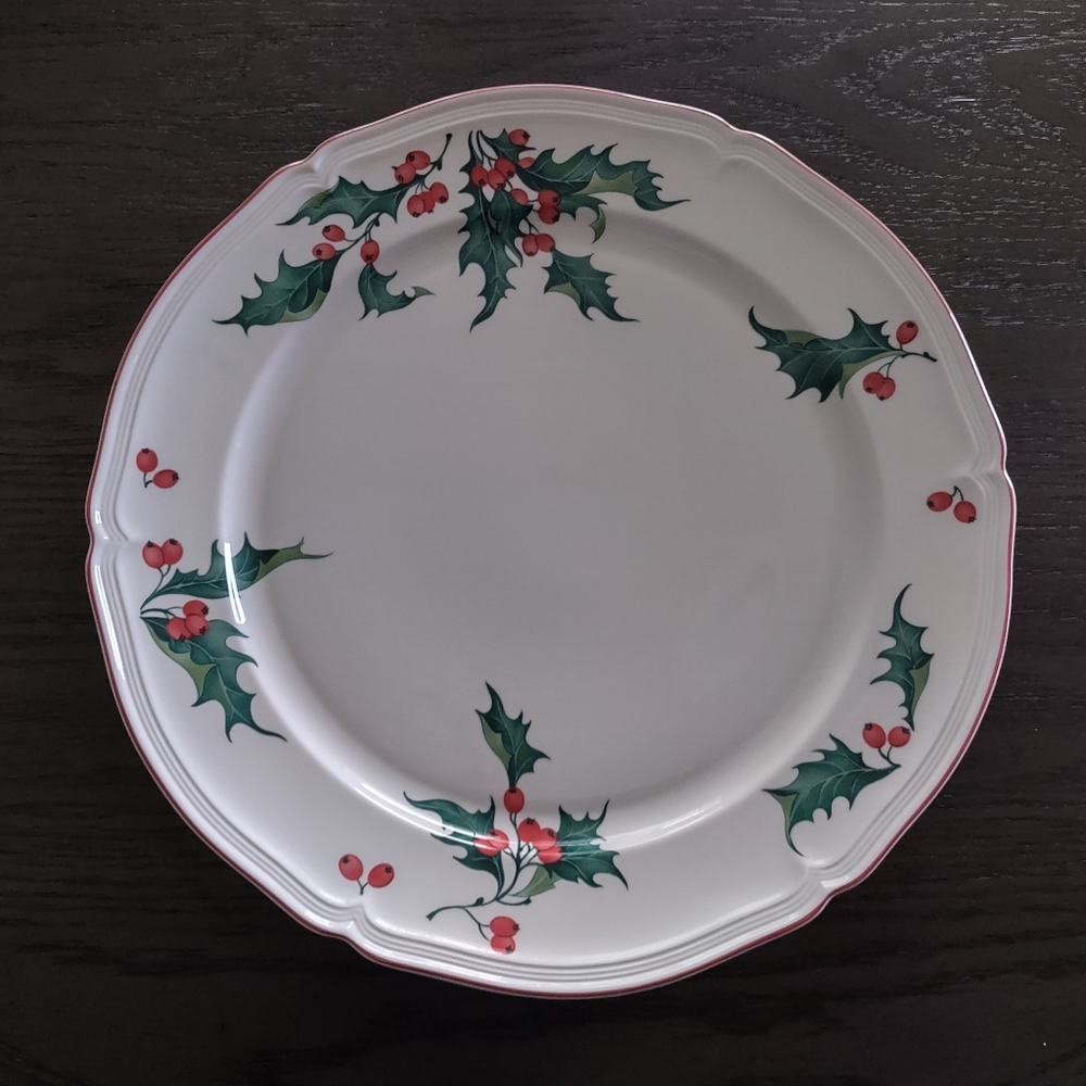 ‼️SOLD‼️ Villeroy & Boch Holly Large 12 3/8"  Round Serving Dish Plate